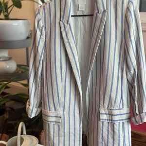Perfect for a fresh look. Fits oversized and relaxed. Worn once.